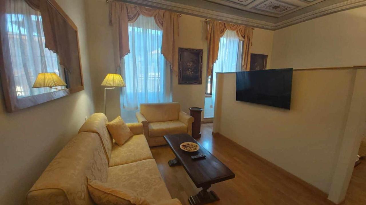 Tornabuoni La Petite Suite Florence Room photo