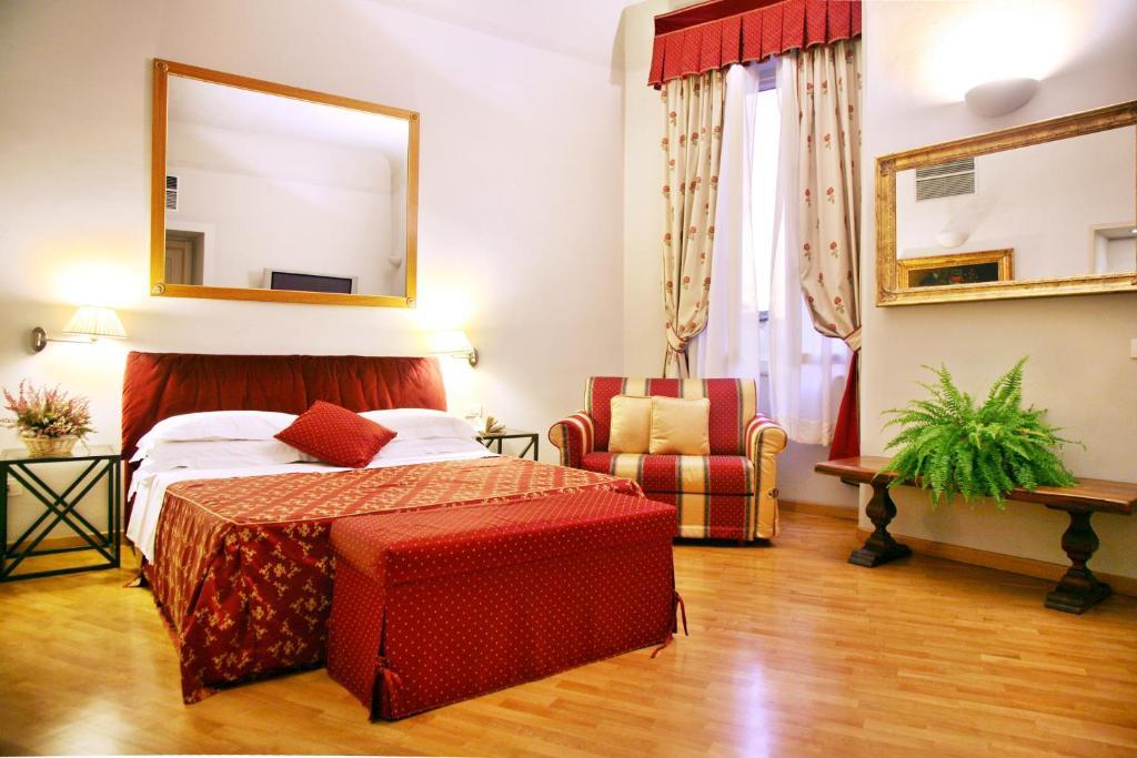 Tornabuoni La Petite Suite Florence Room photo