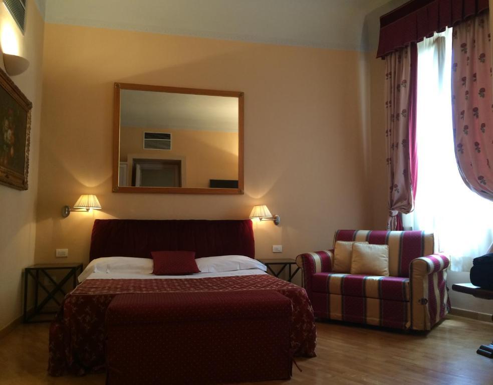 Tornabuoni La Petite Suite Florence Room photo